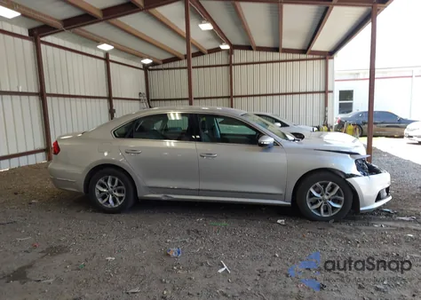 2017 Volkswagen Passat 1.8T S z USA, uszkodzony, nr VIN 1VWAT7A38HC078417